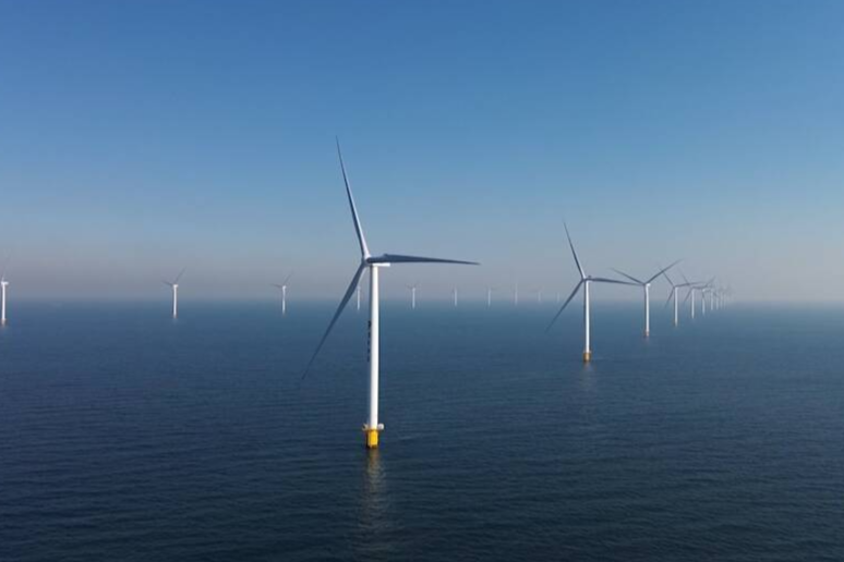 國家電投山東半島南海上風電基地U場址900MW項目全容量投運大會在威海乳山舉行